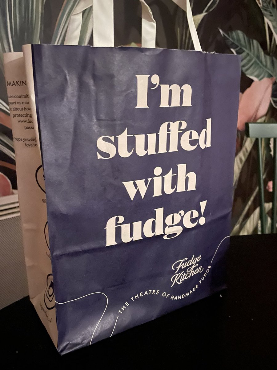 MermaidBlimp's tweet photo. me and this bag have something in common https://t.co/nbWIGg55iT