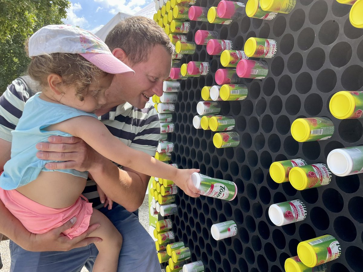 chaquecanette's tweet image. C’est parti sur le FanPark de @BxMetro du @LeTour pour notre programme #chaquecanettecompte avec #tourteltwist  et @citeofrance ! Au programme : un #PixelCan inédit et du tri ♻️ sur tout le FanPark ! 
#tri #citeo #tourdefrance2023 #Bordeaux @metal_packaging @EU_Aluminium