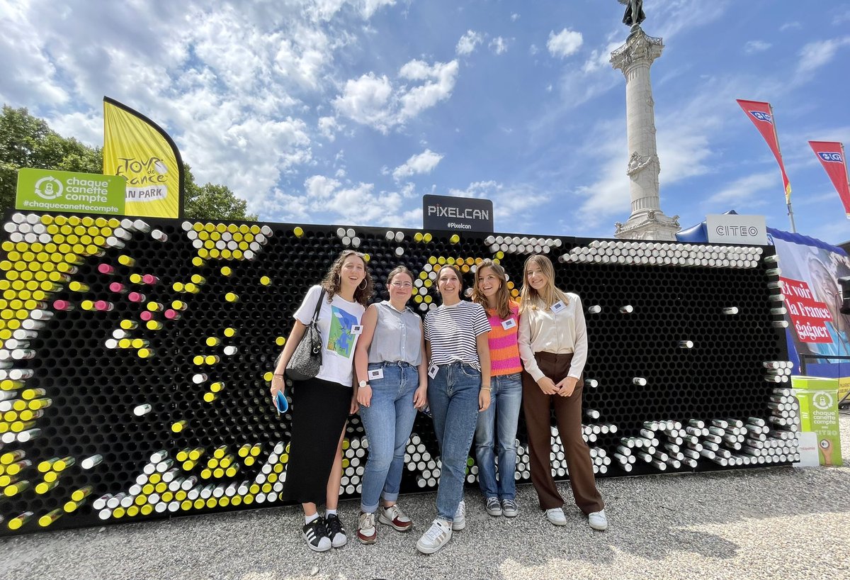 chaquecanette's tweet image. C’est parti sur le FanPark de @BxMetro du @LeTour pour notre programme #chaquecanettecompte avec #tourteltwist  et @citeofrance ! Au programme : un #PixelCan inédit et du tri ♻️ sur tout le FanPark ! 
#tri #citeo #tourdefrance2023 #Bordeaux @metal_packaging @EU_Aluminium