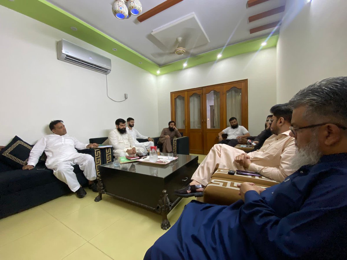 Khalid_Naik_'s tweet photo. امیدوار برائے قومی اسمبلی این اے 127 خالد نیک گجر کے ہمراہ حافظ عاصم چوھدری - عبداللہ گجر - حافظ عبدالوھاب گجر حلقہ کے لوگوں کے مسائل پر زیرِ غور.
.
#KhalidNaikGujjar #NA127 #AsimChaudhry #AbdullahGujjar #AbdulWahabGujjar #ConstituencyIssues #FocusedDiscussion https://t.co/FTX152l18q