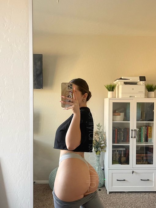 workout with me? https://t.co/ThC6v3rfZW