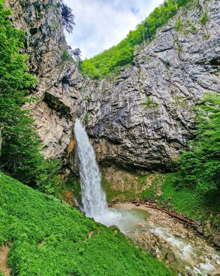 BEAUTIFULBALKA's tweet photo. #BosniaAndHerzegovina 🇧🇦🇧🇦
Location📍Ilomska waterfall
Follow Us➡️ @BEAUTIFULBALKA 
#BeautifulBalkans #BeautifulBosnia
.
.
#VisitBosnia #Bosnia #TravelBosnia #ExploreBosnia #DiscoverBosnia
#TravleBalkan #VisitBalkans #ExploreBalkan #TravelBalkans #BeautifulBalkan #ExploreBalkans https://t.co/ZpshxUrEUG