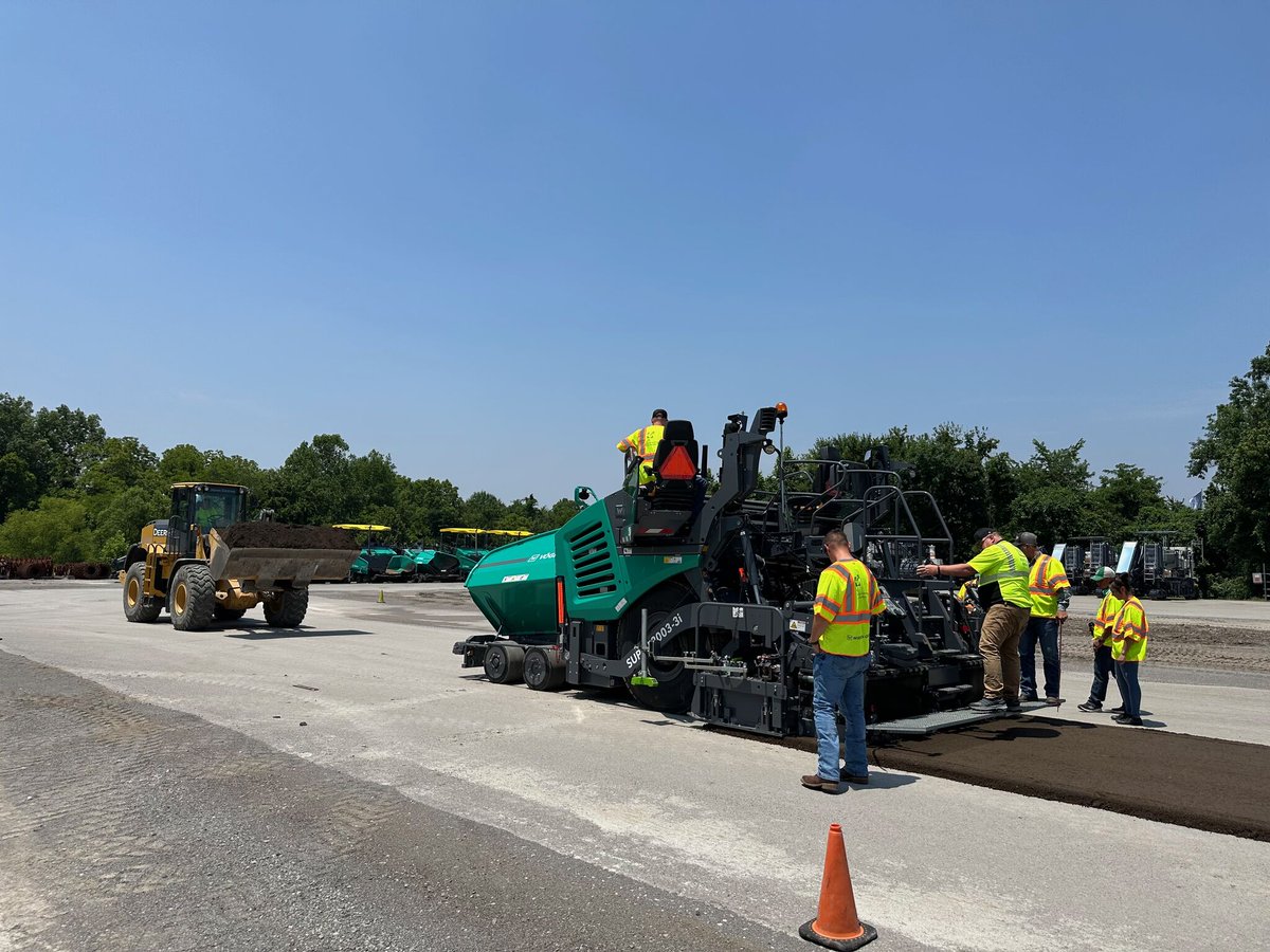 4Rivers_Equip's tweet photo. The Albuquerque crew traveled all the way to Antioch, TN to bring @TLCPlumbing to Vogele Paver Training! The TLC team immersed themselves in paving techniques and technology to enhance their skills for a smoother job. #vogele #yourworkingpartner https://t.co/uUWbbGJxAS