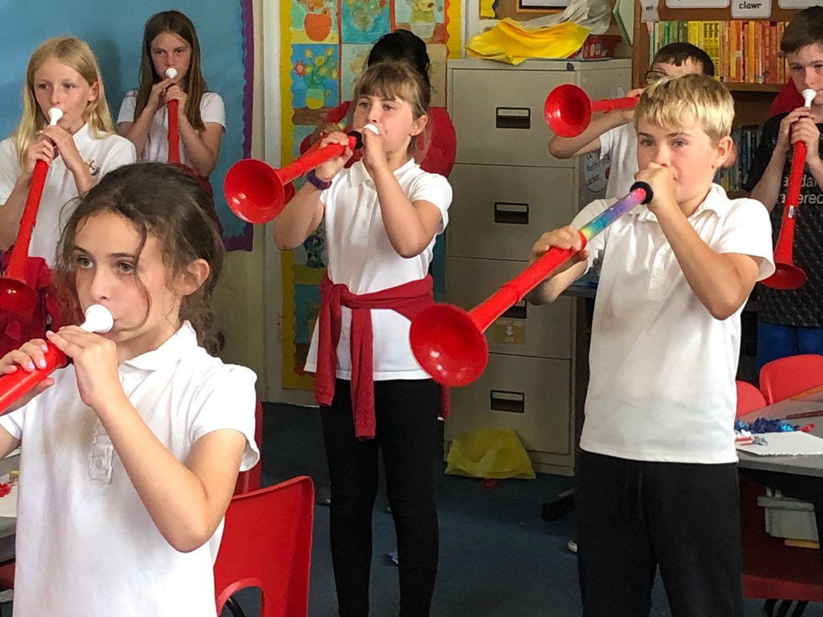 crwysprimary's tweet photo. Our Year 3, 4 and 5 children have had the opportunity to learn to play the Pbuzz this term. Here the Year 5s are performing James Browns' "I Feel Good" to a Year 6 audience. Great effort everyone 👏 https://t.co/joUtryQkYF