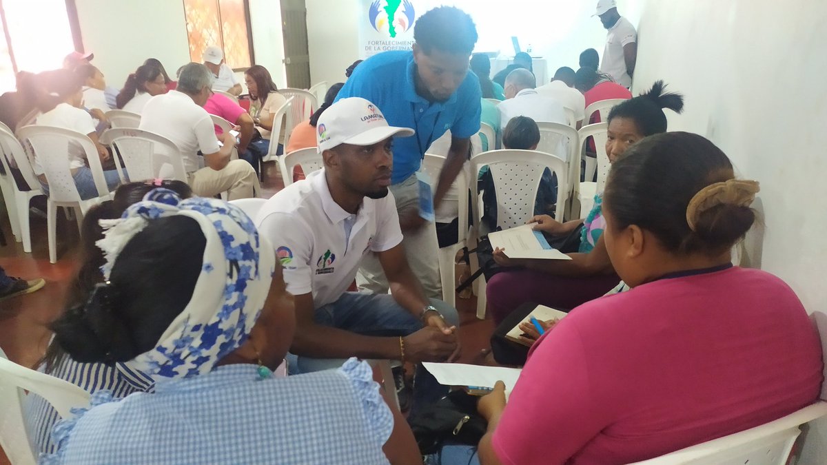 Leda_Rodriguez's tweet photo. @Asomatuna en Mcipio de Chiriguana Luis Carlos Ortega Fernández Representante Legal de ARAMBE dice que como Afrodescendientes deben salvaguardar el saber ancestral costumbre tradicionales cultura Medina natural valorar las parteras no permitir que se extinga https://t.co/jIiZPc4gT6