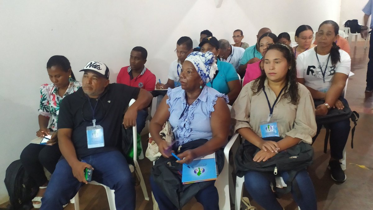 Leda_Rodriguez's tweet photo. @Asomatuna en Mcipio de Chiriguana Luis Carlos Ortega Fernández Representante Legal de ARAMBE dice que como Afrodescendientes deben salvaguardar el saber ancestral costumbre tradicionales cultura Medina natural valorar las parteras no permitir que se extinga https://t.co/jIiZPc4gT6