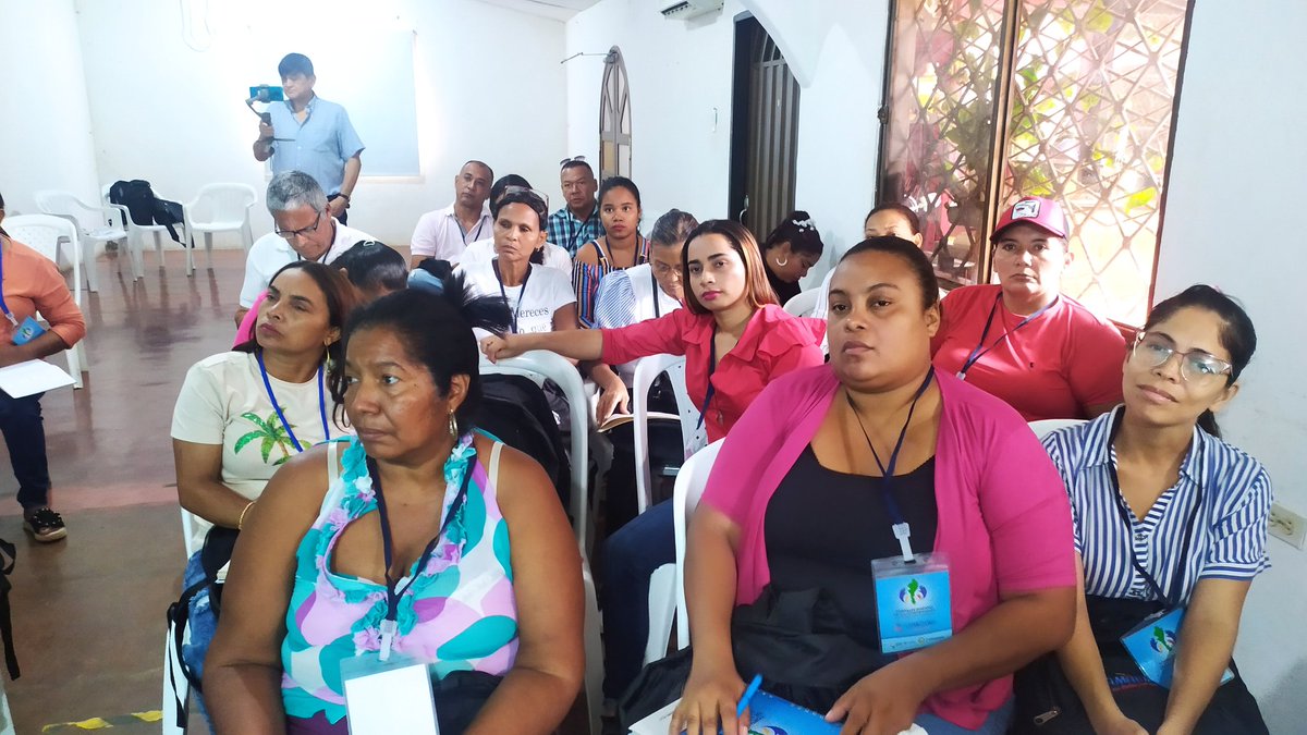 Leda_Rodriguez's tweet photo. @Asomatuna en Mcipio de Chiriguana Luis Carlos Ortega Fernández Representante Legal de ARAMBE dice que como Afrodescendientes deben salvaguardar el saber ancestral costumbre tradicionales cultura Medina natural valorar las parteras no permitir que se extinga https://t.co/jIiZPc4gT6