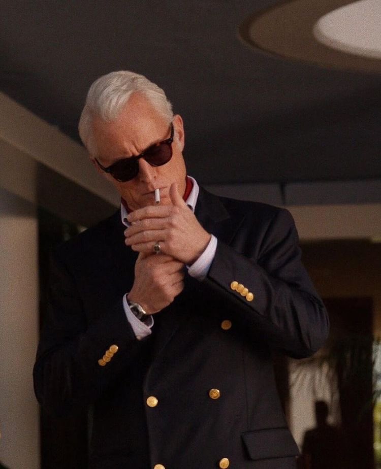 oldstocky's tweet photo. Leaving the office after showing up 17 minutes late, sending one email and flirting with the secretary all day https://t.co/2kZye2RjiO