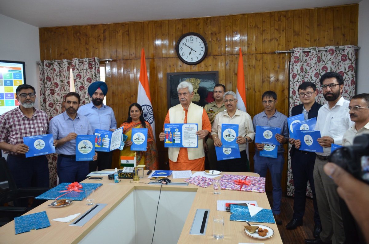 jkrddpr's tweet photo. Hon’ble Lt. Governor Shri. #manojsinha launches various innovative initiatives of #RDPR to make #ShriAmarnathJi Yatra a #zero_landfill pilgrimage. Dr #MandeepKumarBhandari CEO #ShriSasb #MandeepKaur , Com/Secy, RD&amp;PR; senior RD&amp;PR and #SASB officers and representatives of ….. https://t.co/I121N9Ftep