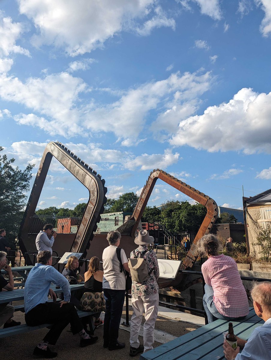 dropofmilk's tweet image. Great @TheEngClub talk and visit last week to see the ingenious Cody Dock Rolling Bridge by Randall Page @PriceandMyers &amp;amp; @cake_industries 

#theengineeringclub #codydockrollingbridge