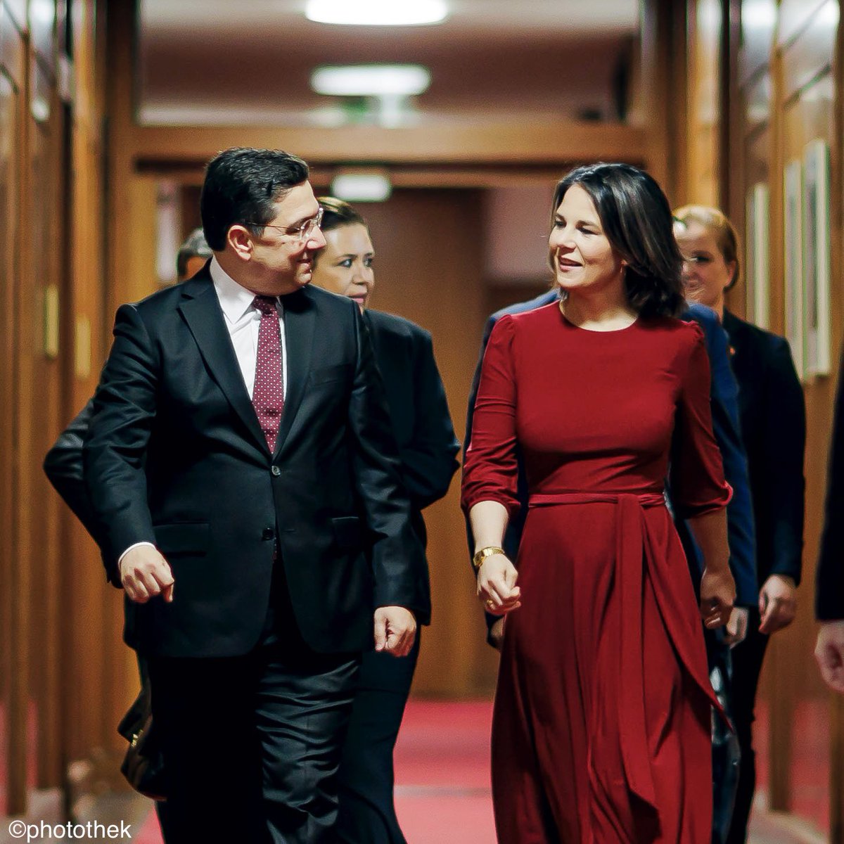 GermanyDiplo's tweet image. Morocco is committed to fighting the climate crisis and is setting standards in the region. By working closely together on the energy transition, Morocco and Germany achieve strong results: the Nur-Solarpark supplies electricity for 1.3 million people. @ABaerbock 1/3