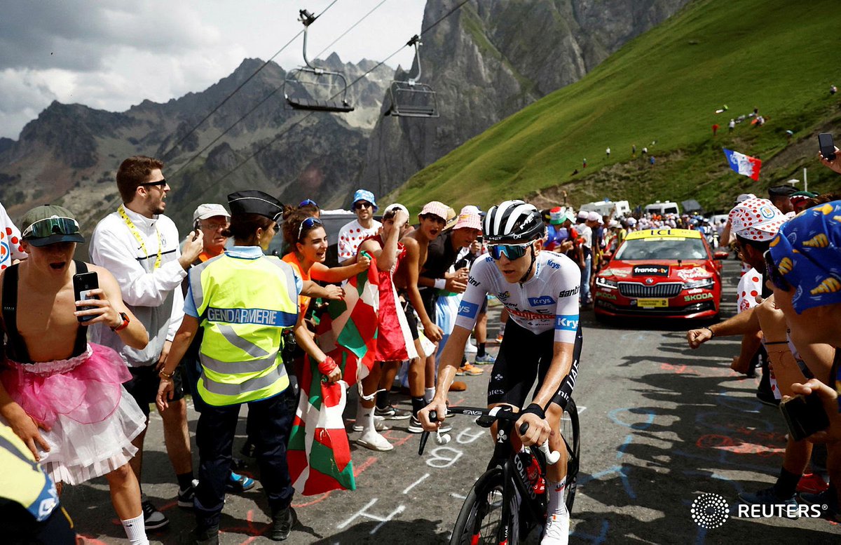 sandra_auger's tweet photo. Cycling - Tour de France - Stage 6 - Tarbes to Cauterets-Cambasque - France - July 6, 2023. #reuters #TourDeFrance2023 #TdF2023 #cycling @reuterspictures 📸@benoit_tessier @stephanemahe https://t.co/Ypicrt2bTb