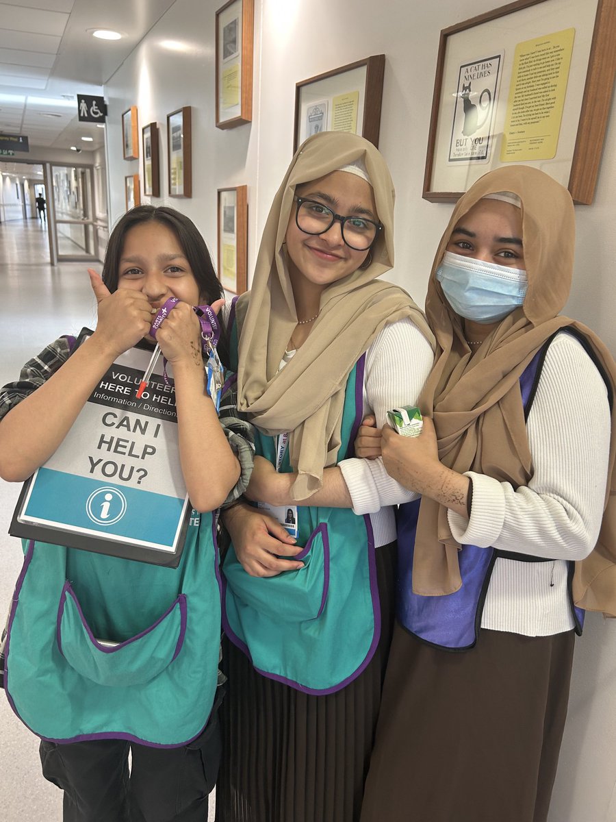 Nancy Whiskin (@whiskers2108) on Twitter photo Bumped into these 3 lovely volunteers this evening from โฆ<a href="/CFGSchool/">Central Foundation Girls' School</a>โฉ on their way to do mealtimes and Befriending on the wards โฆโฆ@RoyalLondonHospโฉ I ๐ their enthusiasm and commitment. Please welcome them ๐ ๐ฅฐ Bumped into these 3 lovely volunteers this evening from โฆ<a href="/CFGSchool/">Central Foundation Girls' School</a>โฉ on their way to do mealtimes and Befriending on the wards โฆโฆ@RoyalLondonHospโฉ I ๐ their enthusiasm and commitment. Please welcome them ๐ ๐ฅฐ