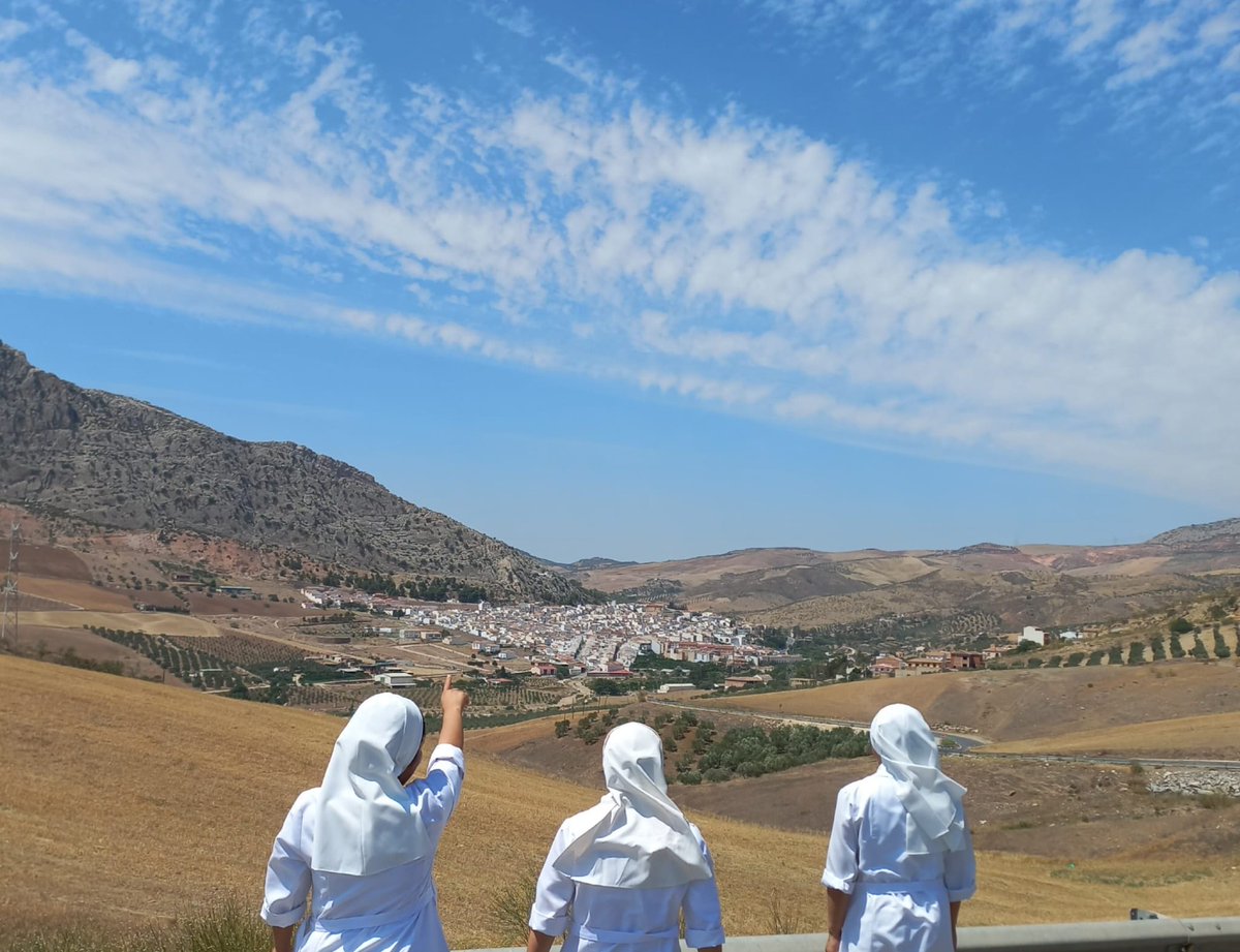 MadresdeDesampa's tweet photo. ¡Comenzamos!
Poco a poco las Madres Capitulares van llegando al Valle de Abdalajís, casa natal de Madre Petra, para participar en el XXIII Capítulo General de la Congregación.
Hasta el día 14 de julio, el P. Jose Antonio Segovia, OP, dirigirá los ejercicios espirituales https://t.co/8mTsSx0bkw