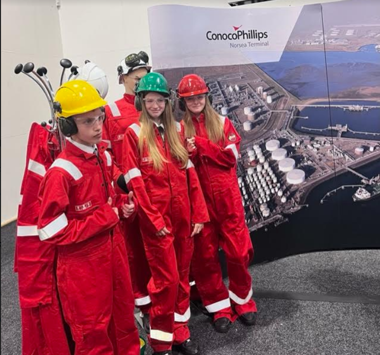 CareersPontHigh's tweet photo. Our students enjoyed working with employers from
@NCLairport @Cummins @conocophillips @NorthumbrianH2O
#STEMFest23 @PontHigh @PontSci @rtcstem https://t.co/MS1ebIpUUt