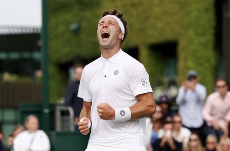 pointmgzn's tweet image. D4 • @Wimbledon 🌱
DEFEND THE FLAG 🫡🇬🇧

@Liambroady eliminates 
@CasperRuud98 [4].

6  3  4  6  6 🇬🇧 ✅
4  6  6  3  0 🇳🇴

He will face 
@denis_shapo [26] 🇨🇦
on #ThirdRound 

#OnPoint 🎾

#Tennis #ATP
#GrandSlam 
#Wimbledon