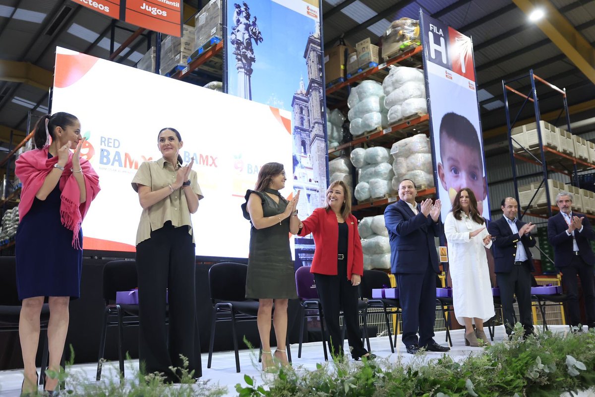 RevistaIpantiTX's tweet image. La gobernadora @LorenaCuellar y la presidenta honorífica del Comité Consultivo de Bienestar del Estado, @Fer_tlaxcala, encabezaron el inicio del proyecto de escalabilidad de la Red de Bancos de Alimentos de México #BAMX en #Tlaxcala, a través del @BAMXPuebla