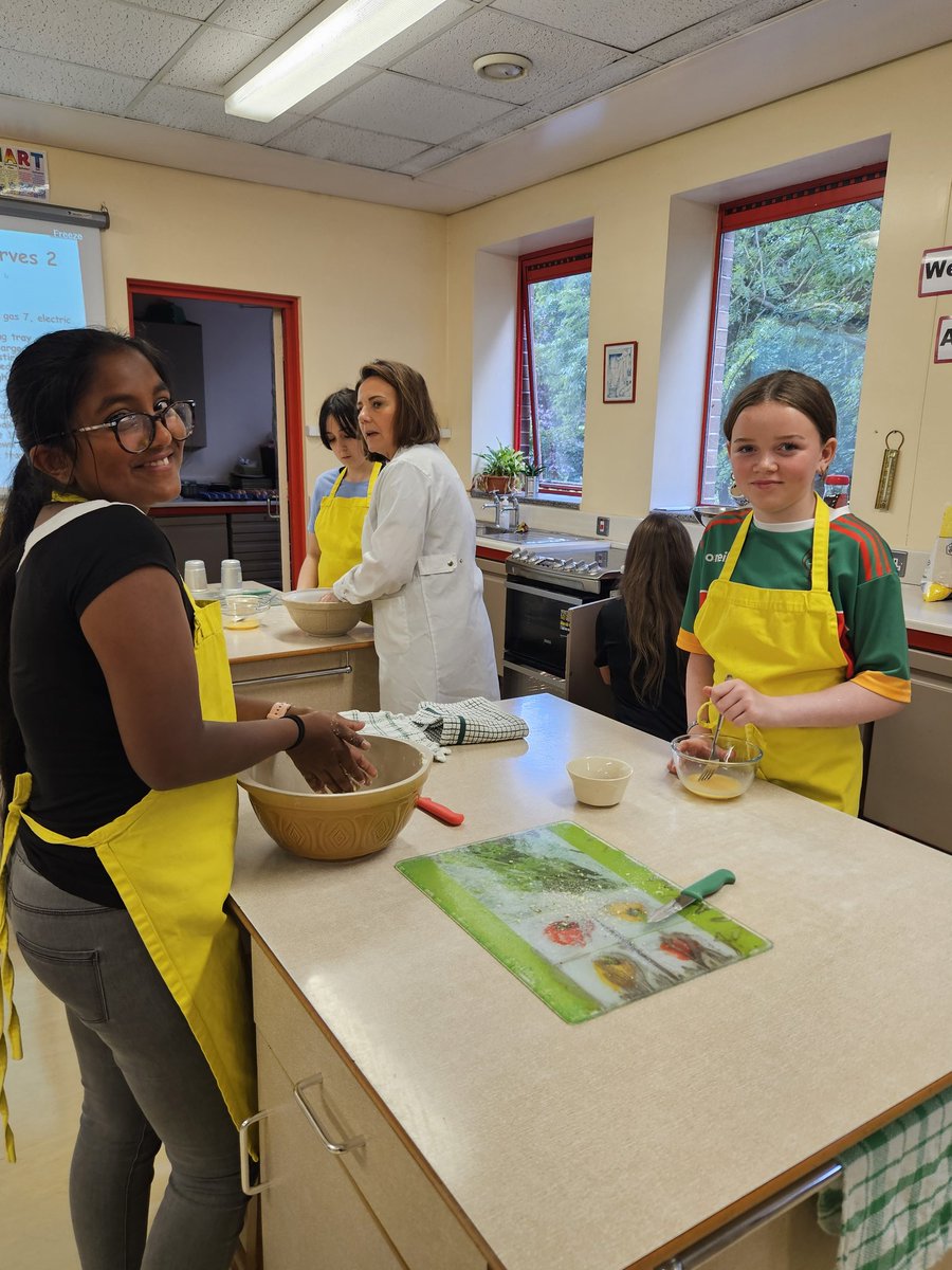 CampCorUnum's tweet photo. Another day for our second camp today! We made chocolate chip cookies in #community. They were soooo good we couldn't wait to try them! #Day2 💚💛❤️ https://t.co/NKkwrbbHOJ