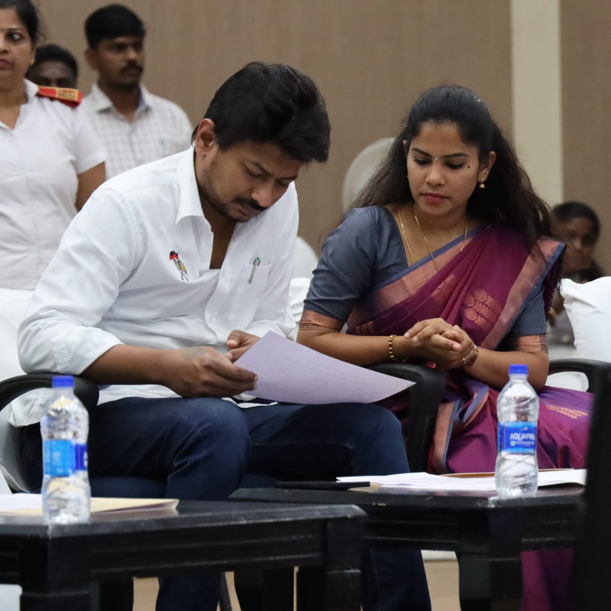 senthazalravi's tweet image. கடந்த சில நாட்களாக சென்னையின் பல பகுதிகளில் ஊர் சுற்றி வருகிறேன். முக்கியமாக கவனித்த விஷயம் எங்கேயும் குப்பை கூளம் கிடையாது. சுத்தமாக இருக்கிறது. சின்ன சாலைகளிலும் கூட குப்பை தொட்டிகள் எல்லாம் வைத்து இருக்கிறார்கள். அட போட வைக்கும் சிறப்பான மேலாண்மை @PriyarajanDMK வாழ்த்துக்கள்.