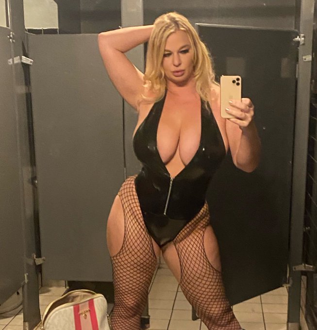 From my last night ever dancing in PDX. 😭 https://t.co/I7xHFaw0Ho