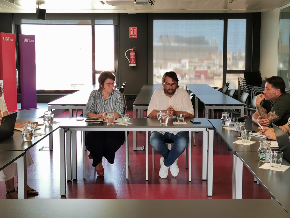 FETE_UGT's tweet photo. Avui ens hem reunit amb la Consellera Anna Simó a la seu @ugtcatalunya per fer-li arribar les nostres demandes i manifestar-li la necessitat de sumar pel bé de l'educació del nostre país. @camilros @_efermar https://t.co/69alqiGiyN
