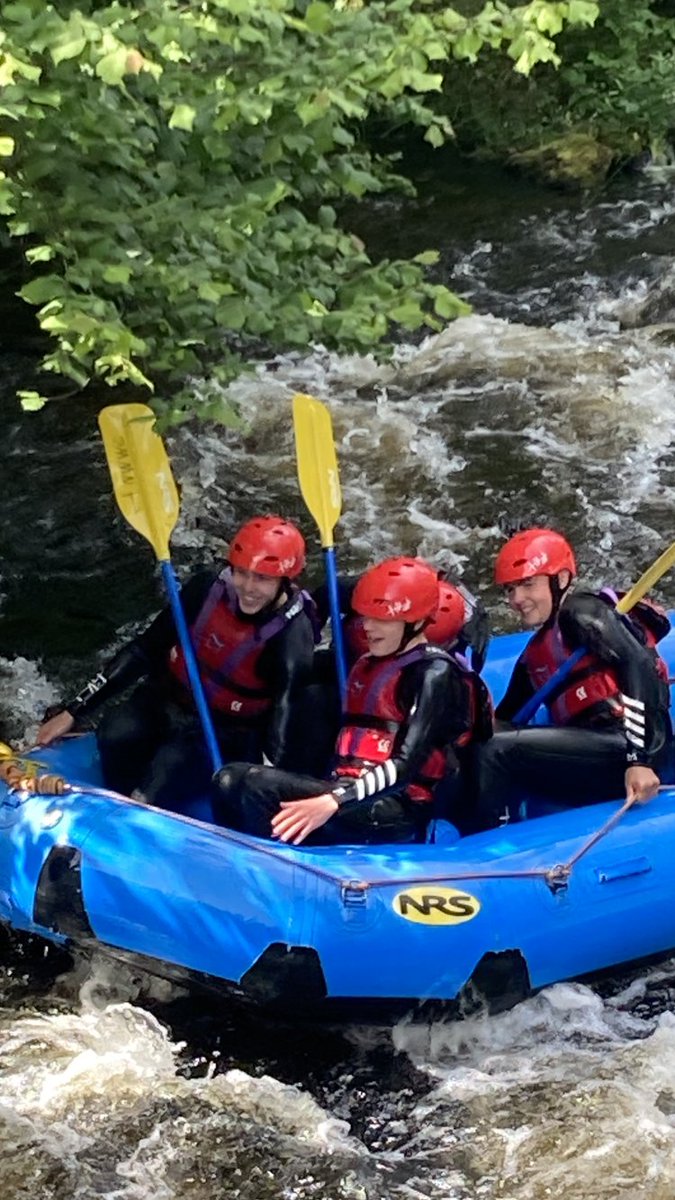godre_r's tweet photo. Diwrnod ar y dŵr! Rafftio a phadlfyrddio’n rhoi digon o her i fl.12! A day of drenching and the challenges of staying afloat! #canolfandwrgwyn #llyntegid #cymuned6ed @Godrer_Berwyn @BalaWatersports https://t.co/U0VNjft0Me