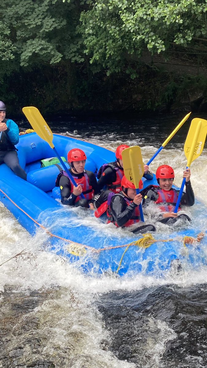 godre_r's tweet photo. Diwrnod ar y dŵr! Rafftio a phadlfyrddio’n rhoi digon o her i fl.12! A day of drenching and the challenges of staying afloat! #canolfandwrgwyn #llyntegid #cymuned6ed @Godrer_Berwyn @BalaWatersports https://t.co/U0VNjft0Me