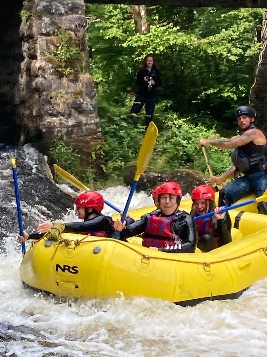godre_r's tweet photo. Diwrnod ar y dŵr! Rafftio a phadlfyrddio’n rhoi digon o her i fl.12! A day of drenching and the challenges of staying afloat! #canolfandwrgwyn #llyntegid #cymuned6ed @Godrer_Berwyn @BalaWatersports https://t.co/U0VNjft0Me