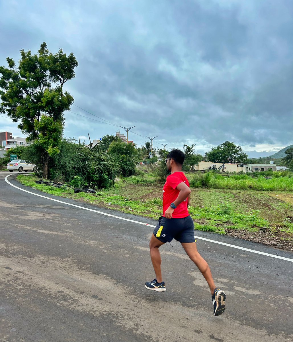 vijay_running's tweet photo. Interval Running with Team 🏃🏻♂️🏃🏻♀️
@brooksrunning @Strava @Garmin @TrueREVO #teamsportify #getsetsportify #running #vijayrunning #intervalrunning https://t.co/9q9pHnGVDg