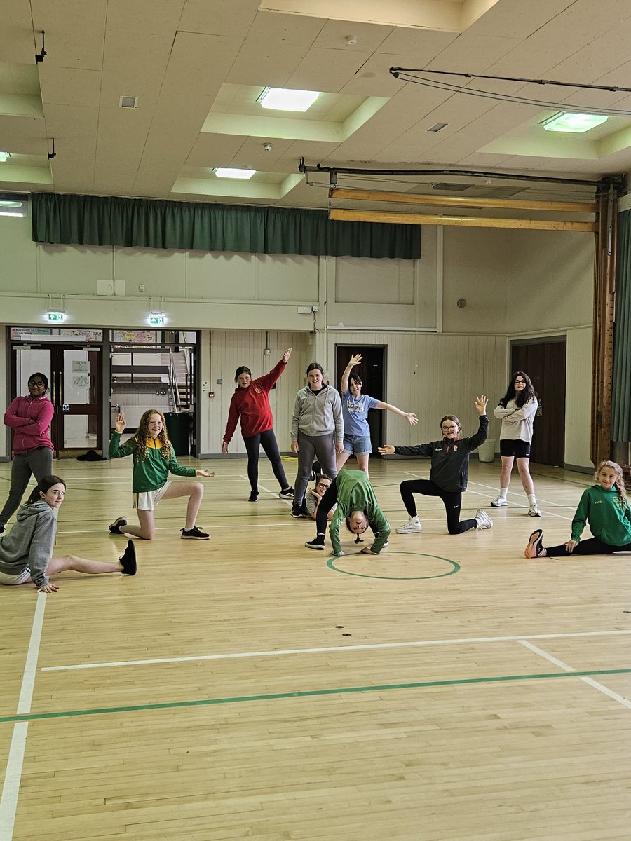 CampCorUnum's tweet photo. Final preparations were made for our group dance tomorrow in #character. Here's a sneak peak of some of our sassy poses! #Day2 ❤️💛💚 https://t.co/kAu0edfqnZ