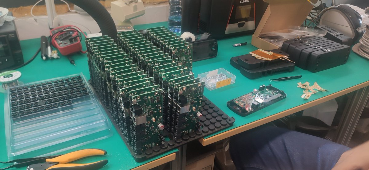 robint91's tweet photo. Vandaag nog een heel aantal energie beheer systemen geassembleerd. De meest geavanceerde P1 dongle! Ook te vinden op https://t.co/YuZFKk1nIN! #MadeInLimburg https://t.co/jYNszabp8r