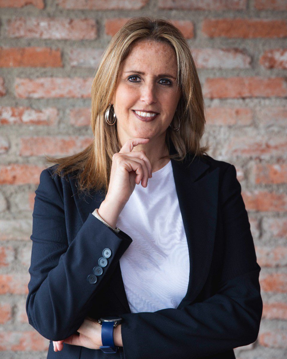 MaryFerLoveC's tweet photo. Hoy en AllWeNeedIsLoveRD 3pm 95.7fm “La Brecha de género en el ecosistema empresarial mundial” con esta experta en Diversidad e inclusión  @CJCorrales Venezolana, ingeniera en sistema, top 55 Marketing Women Mexico. https://t.co/x5hN2N2Ejk