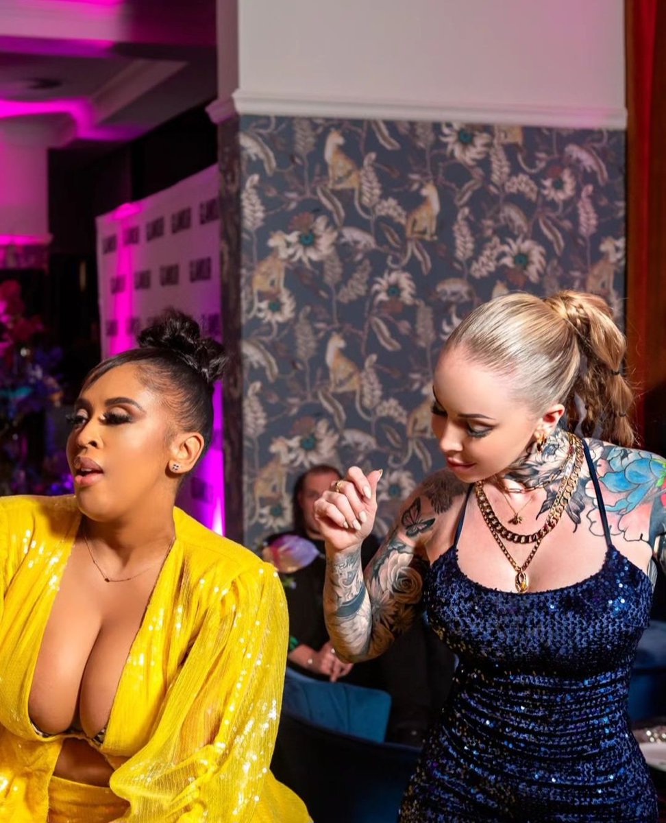 _noninice's tweet photo. Nonku Williams & Jojo Robinson's Friendship with the J's hubby always in the mix, Is giving Me...🤔 Nonku Is getting herself A white rich man soon...👀 watch the space nizothi anginitshelanga
#RHOD #Nonjo #FriendshipGoals https://t.co/2Quney8Y0O