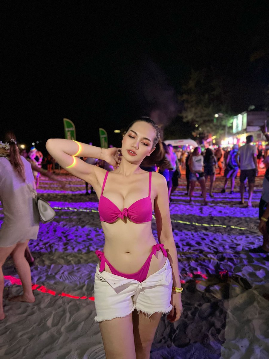 morakottha's tweet photo. #ฟูลมูนปาร์ตี้ #fullmoon #fullmoonparty #kohphangan #CalvinKleinxGeminiFourth #Threads #ThreadsApp https://t.co/5C8qIDaSki