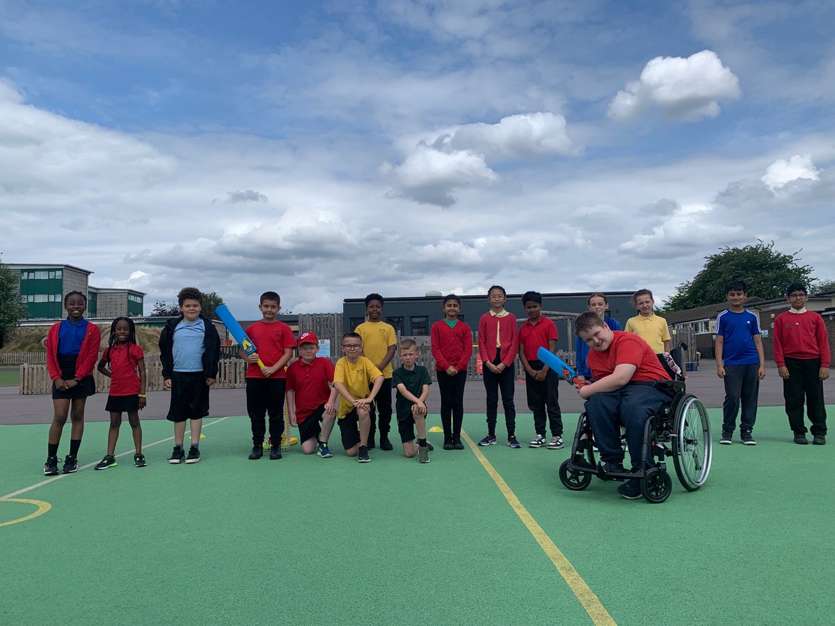 Cricket 🏏 Thank you @BeechesJnr for visiting and congratulations 👏🏻 @SparkActivecic