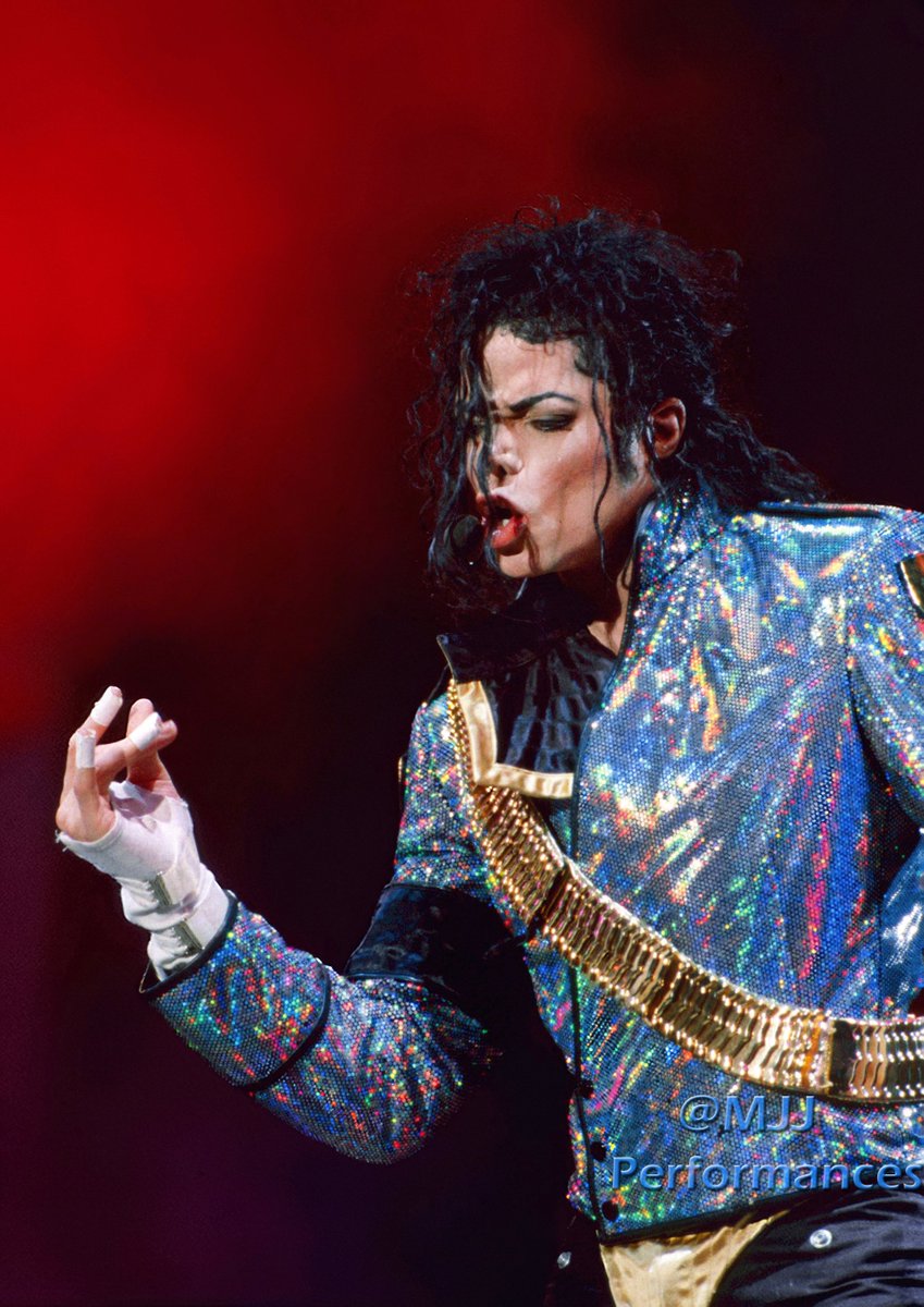 Mjjperformances's tweet photo. [HQ] Dangerous World Tour In Hamburg, Germany August 10, 1992. At Volksparkstadion.

#MichaelJackson #Kingofpop #dangerousworldtour #Hamburg #volksparkstadion #germany #kultur #celebrities #popmusic #stage #oneperson #photosoftheday #Enhancedphotos #mjfan #mjjinocent https://t.co/X3hPIiLly8