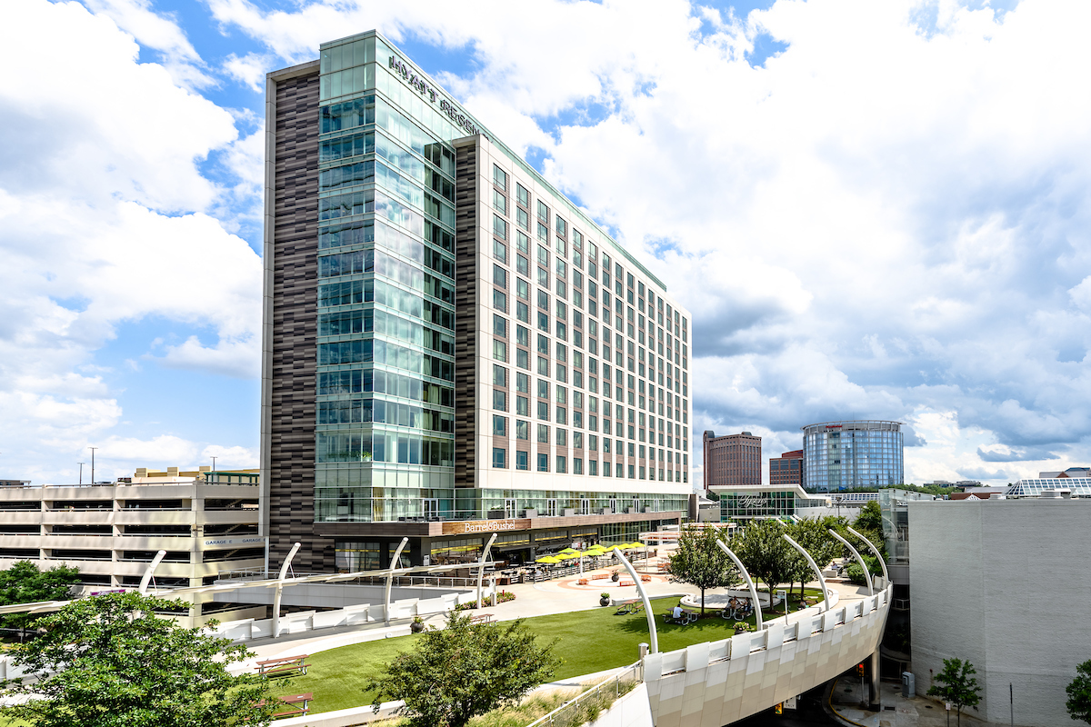 HyattTysons's tweet photo. Plan your summer getaway and save 10% on your room rate when you book by August 5 for qualifying stays between July 7 and September 30, 2023.  From an afternoon at a charming winery to high-end shopping find something for everyone. Terms apply. https://t.co/qWM20HZ3fy https://t.co/AfmtzfbsM2