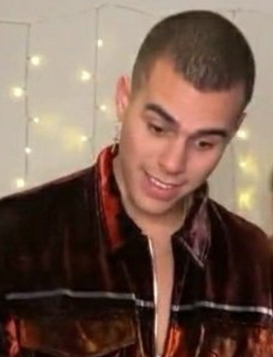 cncotravieso's tweet photo. o sorriso maroto vendo o C engulindo as meninas bem na frente deles https://t.co/MByDJnu39I