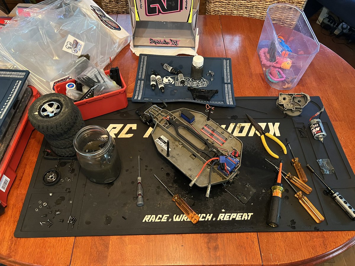 FgMudboss's tweet photo. Cleaning things up!

#Traxxas #mudboss https://t.co/d4wgxaiNHM