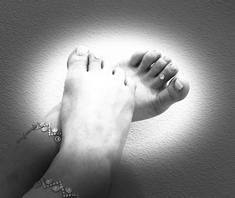 myfootsylux's tweet photo. I'm only on twitter to post this today. Hope everyone has a wonderful day! 🥰

https://t.co/ta1LQ8NLaP 

#feet #feet_lover #feet_pic #feetworshi̇p #onlyfans only. #feetcontent #feetfethish #feetpicsforsales(only on onlyfans) https://t.co/248MTuHt20
