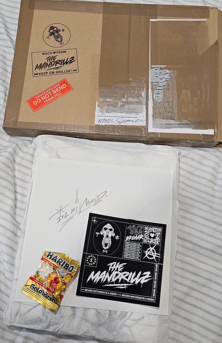 CryptoMothaFuka's tweet photo. @TheMandrillz @Seppow86 So Hyped! Thank you Mandrillz and The Horde for this amazing Shirt and OG Picture! Love this project! #CNFTCommunity #Horde #TMZ #mandrillz https://t.co/I7CwFkJI2N