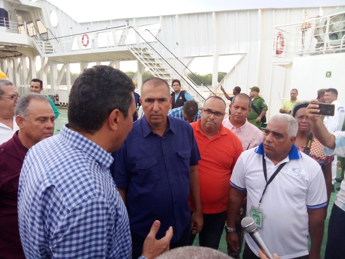 100Cubano3's tweet photo. Llegó nuestro Ferry #Perseverancia a la #IslaDeLaJuventud. Cada día se engrandece el amor de este pueblo. #SentirPinero, #Cuba🇨🇺.@DiazCanelB @DrRobertoMOjeda, @LorenzoOsbel. https://t.co/bhe2Gavbq8