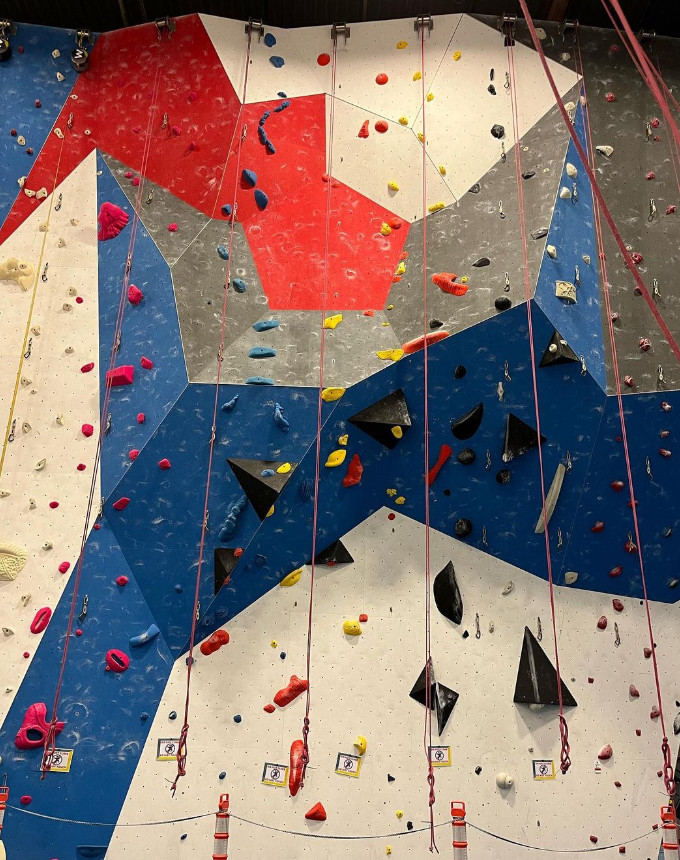 The Gravity Vault offers climbs for all experience levels. Whether you're a first timer or you're an experienced climber, you'll find a climbing option that's perfect for you. Find out more here:
bit.ly/3lpnCOf

📷: @gravityvault_melville