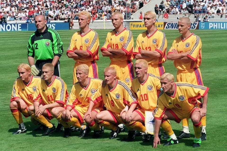 Throwback Thursday for blond Romania 🇷🇴 in France 98!
- Romania 🇷🇴 before being blond:
🇷🇴 1-0 🇨🇴 Colombia
🇷🇴 2-1 🏴󠁧󠁢󠁥󠁮󠁧󠁿 England
- Blond Romania 🇷🇴:
🇷🇴 1-1 🇹🇳 Tunisia
🇷🇴 0-1 🇭🇷 Croatia
It didn't work so well...