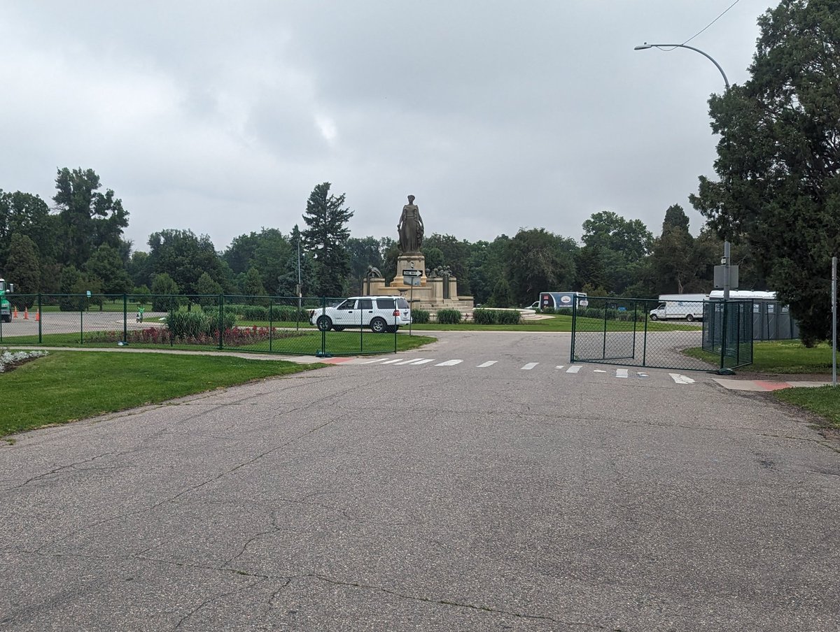 BryanByBike's tweet photo. Friendly reminder that starting tomorrow the #BikeDEN & #ADAaccess into @denverparksrec #CityPark will be obstructed through the weekend.
No alternative is provided.
cc: @BikeWalkBus @BikeDenver5280 @DENbikelanes https://t.co/tciH7EAr8z