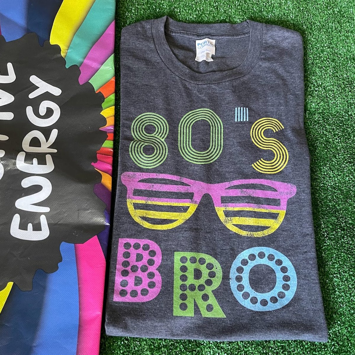 myclosetym's tweet image. Port &amp;amp; Company Men&apos;s Short Sleeve Crewneck 80s Icons Gray T-Shirt Size S

#ThrowbackThreads
#80sIconStyle
#RetroVibes
#VintageCool
#FlashbackFashion
#NostalgicTee
#IconicGrayTee
#80sFashionRevival
#ClassicCrewneck
#TimelessStyle
ebay.com/itm/1260017419…