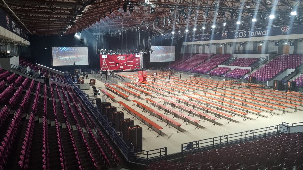 All coming together nicely in Warsaw for the inaugural Poland Darts Masters. 5000 sell out crowds joining us at the famous Torwar venue - gonna be some atmosphere!