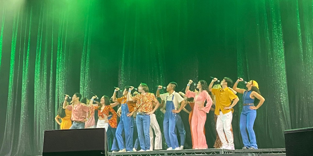UCLA_Alumni's tweet photo. This year's #UCLASpringSing event was attended by 6,000+ #Bruins and featured exceptional student performances across all the arts and celebrity judges like @Angeriavm, Oscar Nunez and Jeremy Renner, among others. Video coverage is available here: https://t.co/xAqDhO38Ho. https://t.co/IMGnx5GkaH