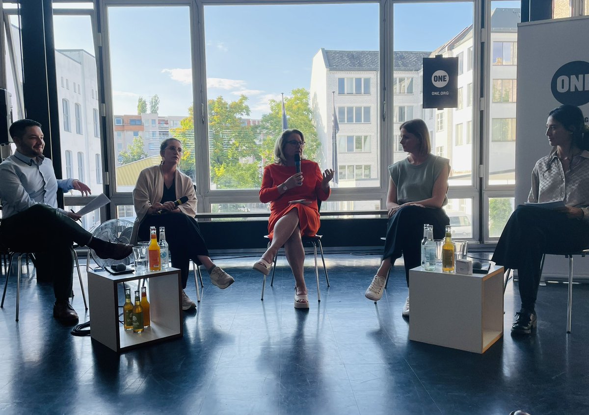 Wir freuen uns über die spannende Diskussion, die wir heute mit <a href="/SvenjaSchulze68/">Svenja Schulze</a> <a href="/GydeJ/">Gyde Jensen</a> und @DeborahDuering und vielen jungen Menschen zum Thema feministische Entwicklungspolitik führen dürfen. Falls ihr eine Frage stellen wollt, macht das gerne bei Instagram. #ONEActivists