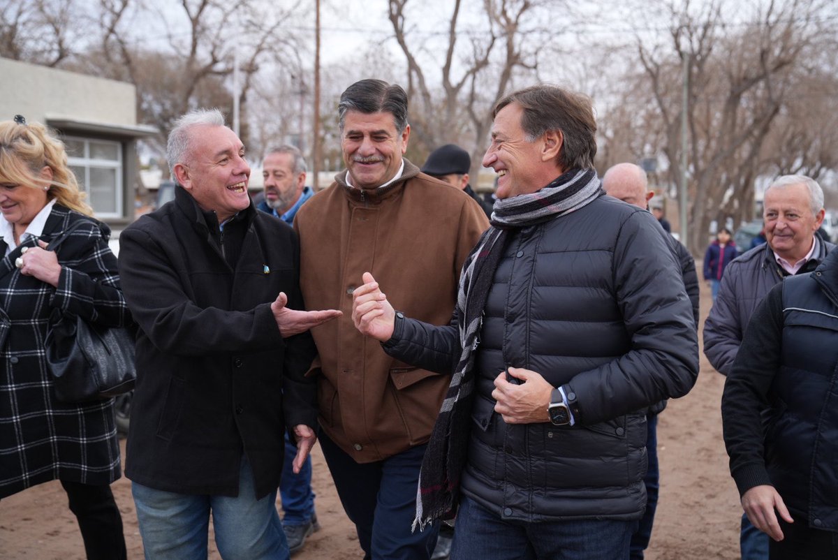 MarioAbedok's tweet photo. 🏠 23 familias del Este que acceden a su vivienda, en el Barrio Posta Medrano; un orgullo y una gran alegría que sea así. A cuidarlas y disfrutarlas mucho. https://t.co/1S6Al8ODkJ